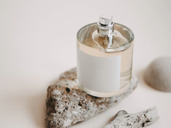 زجاجة عطر عنبر فاخر ذهبية